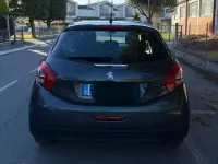 Usata Peugeot 208 95 CV (69 kW) 2015 Grigio Utilitaria