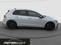 Usata VW Golf VIII GTI 265 CV (194 kW) 2025 Crystal ice blue Berlina