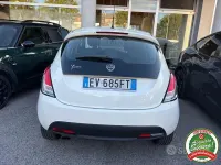 Usata Lancia Ypsilon Silver 84 CV (61 kW) 2014 Bianco Utilitaria