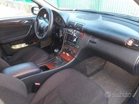 Usata Mercedes C220 150 CV (110 kW) 2006 Nero Berlina