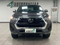 Usata Toyota HiLux Lounge 150 CV (110 kW) 2024 Argento Pick-up