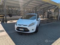 Gebraucht Ford Fiesta Titanium 96 PS (70 kW) 2010 Weiß Kleinwagen