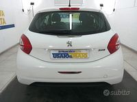 Usata Peugeot 208 Active 82 CV (60 kW) 2013 Bianco metallizzato Utilitaria