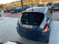 Usata Lancia Ypsilon Gold 69 CV (50 kW) 2023 Blu/azzurro Utilitaria
