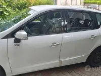 Usata Renault Scenic E-Tech XMOD 131 CV (96 kW) 2011 Bianco Monovolume
