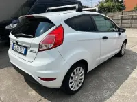 Usata Ford Fiesta 75 CV (55 kW) 2013 Bianco Furgone