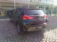 Usata Toyota Auris Hybrid Active 136 CV (100 kW) 2015 Nero Berlina
