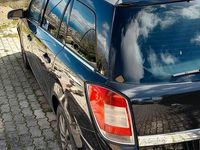 Usata Opel Astra 110 CV (80 kW) 2010 Nero Station wagon