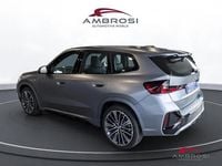 Nuova BMW iX1 M Sport 230 kW (313 CV) 2025 Alpin white pastello SUV