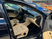 Usata Mercedes GLA200 136 CV (100 kW) 2017 Bluazzurro SUV