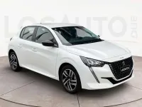 Begagnad Peugeot 208 Active 75 HK (55 kW) 2023 Vit Halvkombi