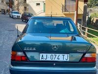 Usata Mercedes E200 1991 Verde Berlina