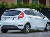 Usata Ford Fiesta Titanium 96 CV (70 kW) 2010 Bianco Utilitaria
