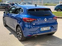 Usata Renault Clio V Techno 100 CV (73 kW) 2023 Blu Berlina