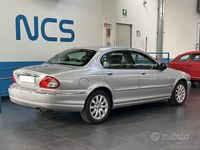Usata Jaguar X-type Executive 196 CV (144 kW) 2001 Argento Berlina