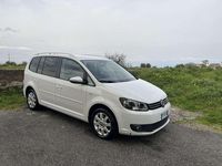 Begagnad VW Touran Highline 150 HK (110 kW) 2015 Vit Minibuss