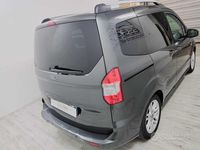Usata Ford Tourneo Courier 95 CV (69 kW) 2018 Grigio Monovolume