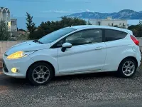 Usata Ford Fiesta 70 CV (51 kW) 2012 Bianco Berlina