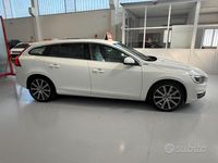 Usata Volvo V60 Momentum 288 CV (211 kW) 2016 Bianco Station wagon