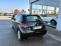 Usata Peugeot 208 83 CV (61 kW) 2019 Nero Utilitaria