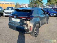 Occasion Toyota Yaris Hybrid Trend 116 ch (85 kW) 2023 Gris Pick-up