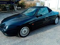 Begagnad Alfa Romeo Spider Lusso 150 HK (110 kW) 1997 Svart Cab