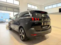 Gebraucht Peugeot 5008 Crossway 131 PS (96 kW) 2021 Schwarz SUV