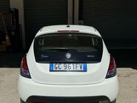 Usata Lancia Ypsilon 69 CV (50 kW) 2021 Bianco Utilitaria