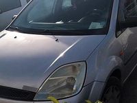 Usata Ford Fiesta Ambiente 75 CV (55 kW) 2004 Grigio Berlina
