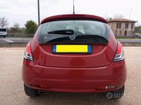 Usata Lancia Ypsilon 69 CV (50 kW) 2018 Rosso Utilitaria