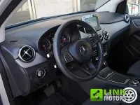 Usata Mercedes B180 109 CV (80 kW) 2018 Argento Utilitaria