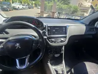 Usata Peugeot 208 Active 68 CV (50 kW) 2015 Argento Utilitaria