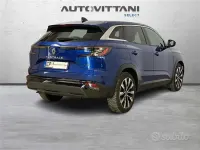 Usata Renault Austral Techno 200 CV (147 kW) 2023 Blu scuro SUV