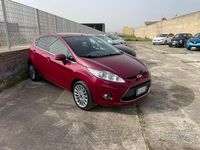 Usata Ford Fiesta Titanium 82 CV (60 kW) 2011 Rosso Utilitaria