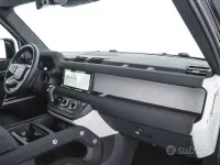 Nuova Land Rover Defender 300 CV (220 kW) 2026 Nero SUV