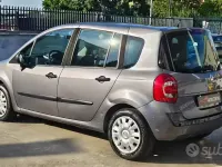 Usata Renault Modus Dynamique 101 CV (74 kW) 2008 Grigio Monovolume