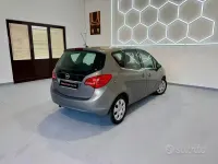 Usata Opel Meriva Cosmo 120 CV (88 kW) 2011 Marrone Monovolume