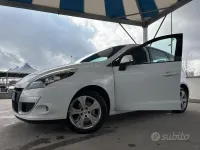 Usata Renault Scenic E-Tech Luxe 130 CV (95 kW) 2011 Bianco Monovolume