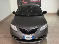 Usado Lancia Ypsilon S 95 HP (69 kW) 2017 Cinzento Citadino
