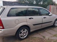 Usado Ford Focus 100 HP (73 kW) 2001 Cinzento Carrinha