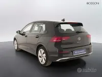Usata VW Golf VIII Life 115 CV (84 kW) 2025 Grigio Berlina