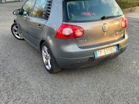 Usata VW Golf V 105 CV (77 kW) 2004 Grigio Utilitaria