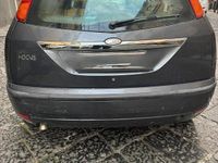 Begagnad Ford Focus 116 HK (85 kW) 2001 Grå Sedan