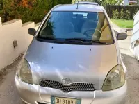 Usata Toyota Yaris Sol 68 CV (50 kW) 2000 Argento Berlina