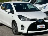Usata Toyota Yaris Hybrid 75 CV (55 kW) 2016 Bianco Berlina