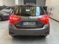 Usata Toyota Yaris Hybrid Active 73 CV (53 kW) 2018 Grigio Berlina