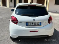 Usata Peugeot 208 82 CV (60 kW) 2017 Bianco Utilitaria