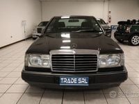 Usata Mercedes E300 220 CV (161 kW) 1990 Nero Coupé