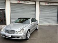 Usata Mercedes E220 Elegance 150 CV (110 kW) 2003 Argento Berlina