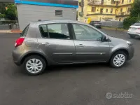 Usata Renault Clio II Luxe 75 CV (55 kW) 2010 Grigio Berlina
